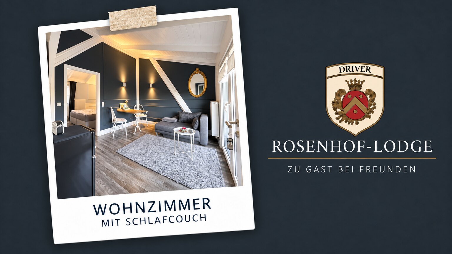 BLUE Balcony Suite – Wohnzimmer mit Schlafcouch