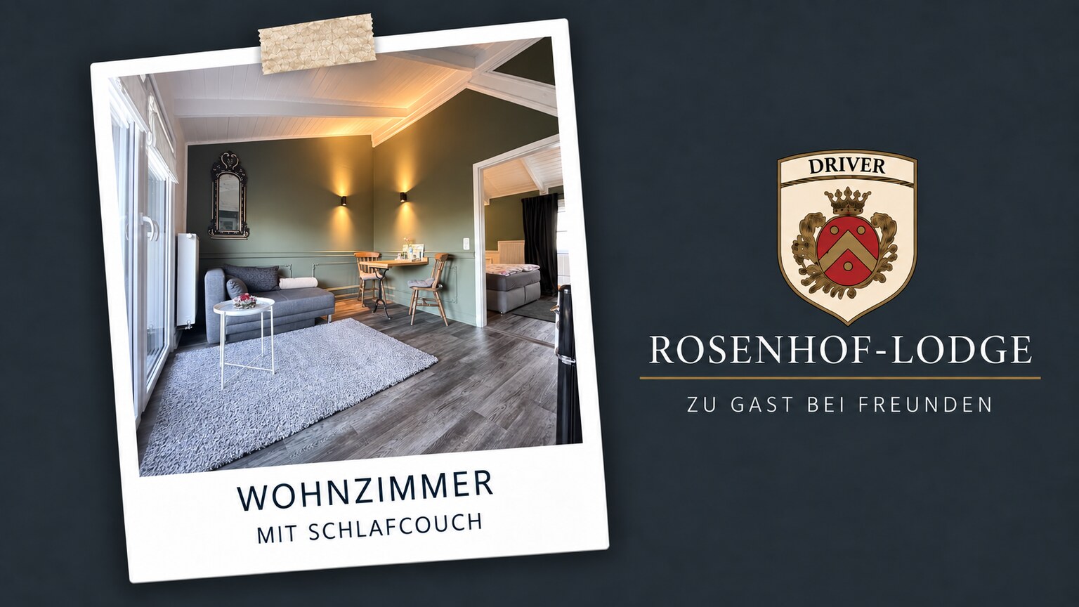 GREEN Balcony Suite – Wohnzimmer mit Schlafcouch